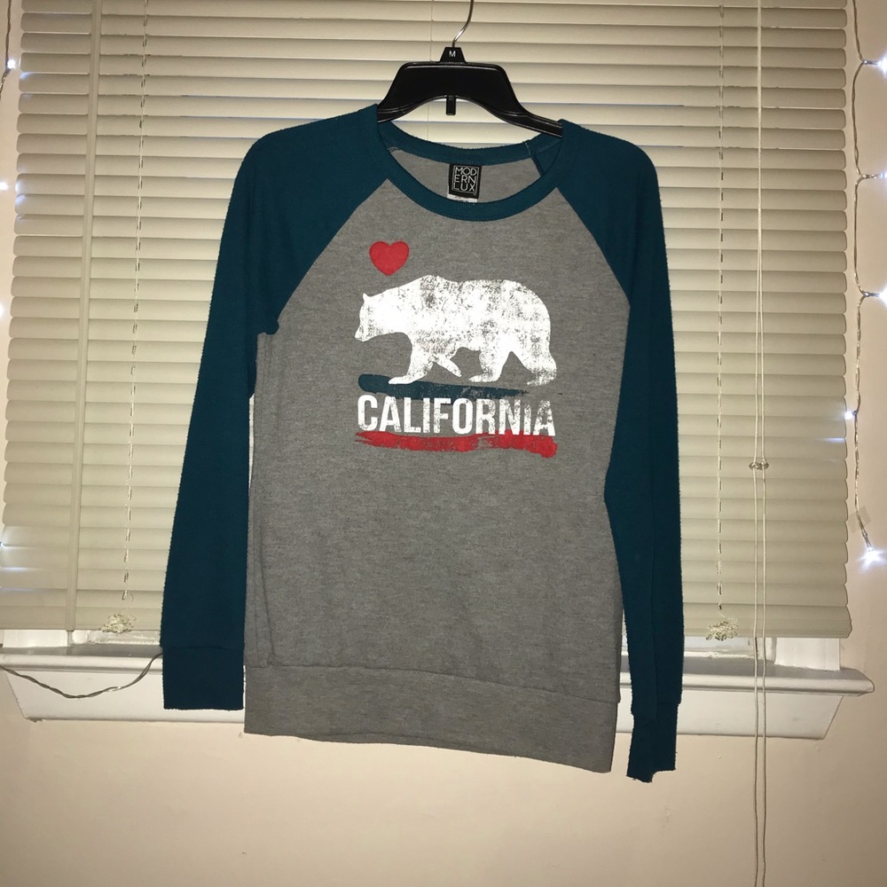 Graphic long sleeve sweater/shirt